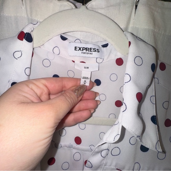 EXPRESS - SLIM MEDIUM - white polka dot button down top - Picture 2 of 4